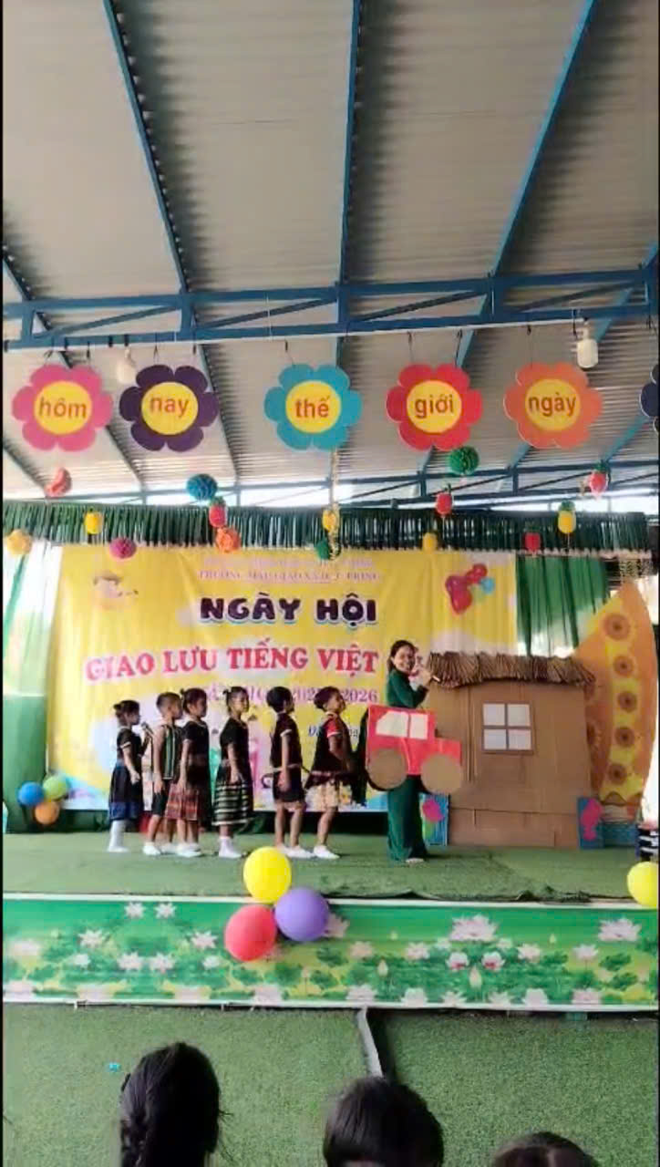 học simnh và cô