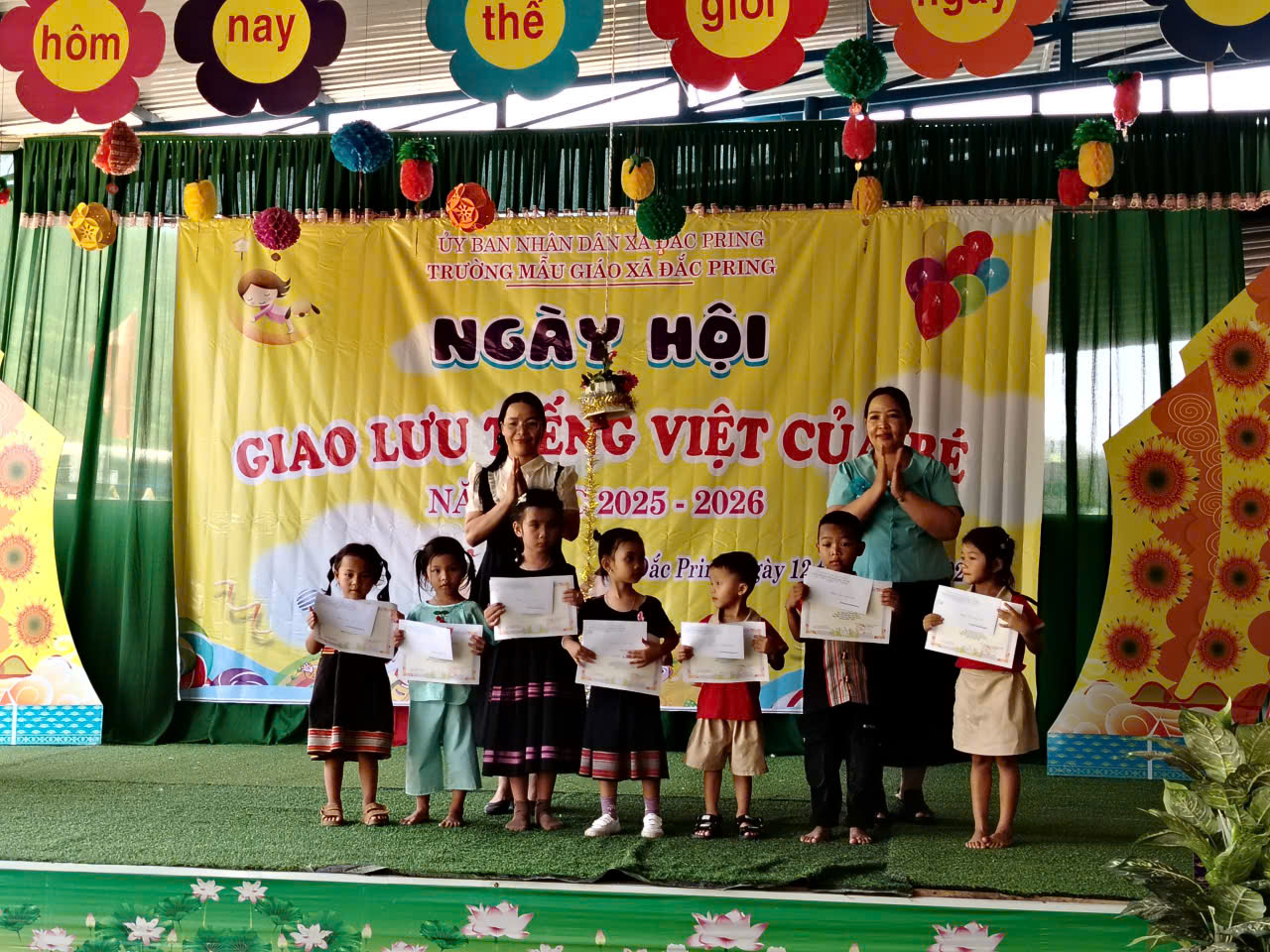 tặng giấy khen