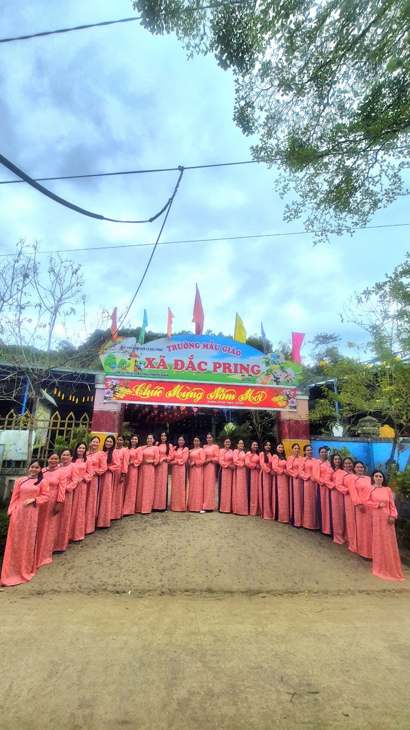 Tập thể sư phạm Trường mẫu giáo xã Đắc Pring